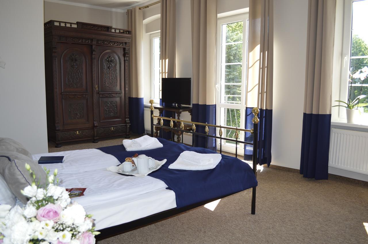 Hotel Ksiezycowy Dworek Кентшин Екстер'єр фото